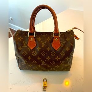 Louis Vuitton Speedy 25 Monogram w/ LV lock